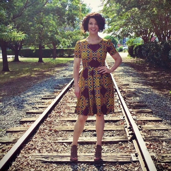 LuLaRoe Dresses & Skirts - NWT LuLaRoe Amelia Dress Size 2XL